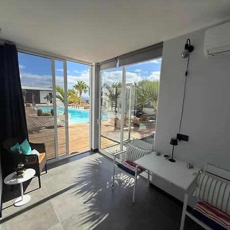 Claus - Private Pool Oasis In Appartamento