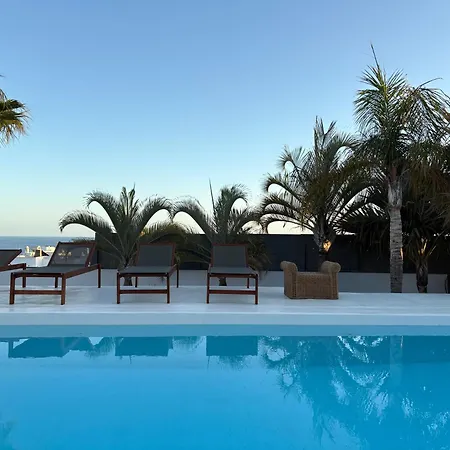 Claus - Private Pool Oasis In